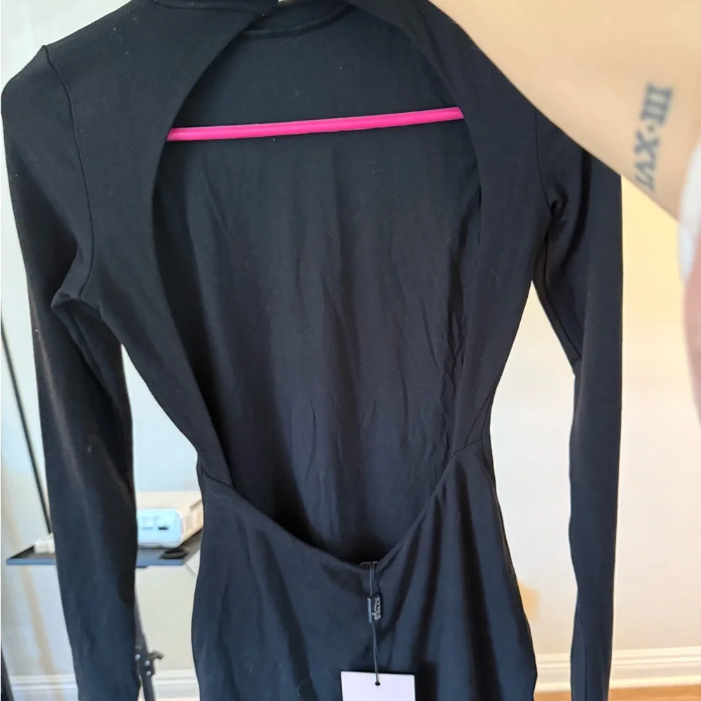 Oh Polly Yara Open back Long Sleeve black dress - Picture 3 of 8